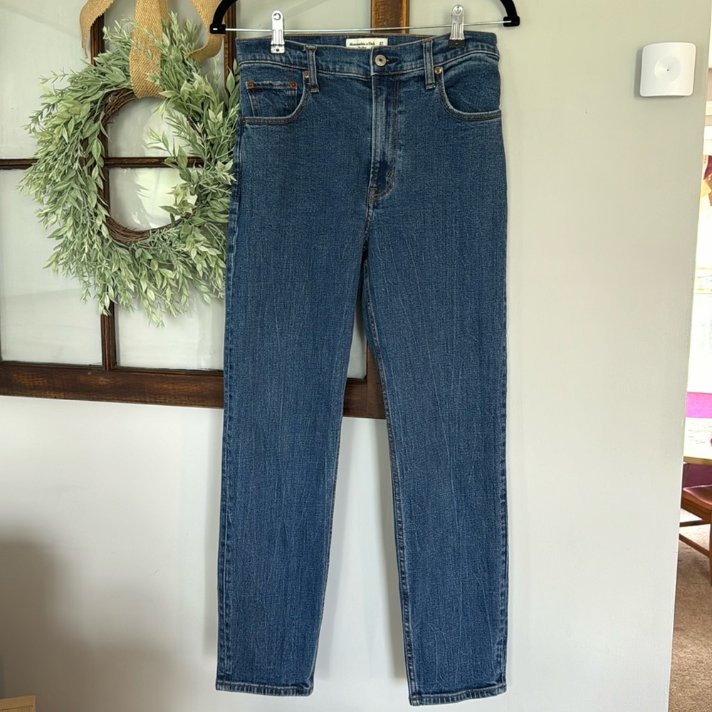 Abercrombie & Fitch The Mom High Rise Jeans Medium Blue 27 / 4